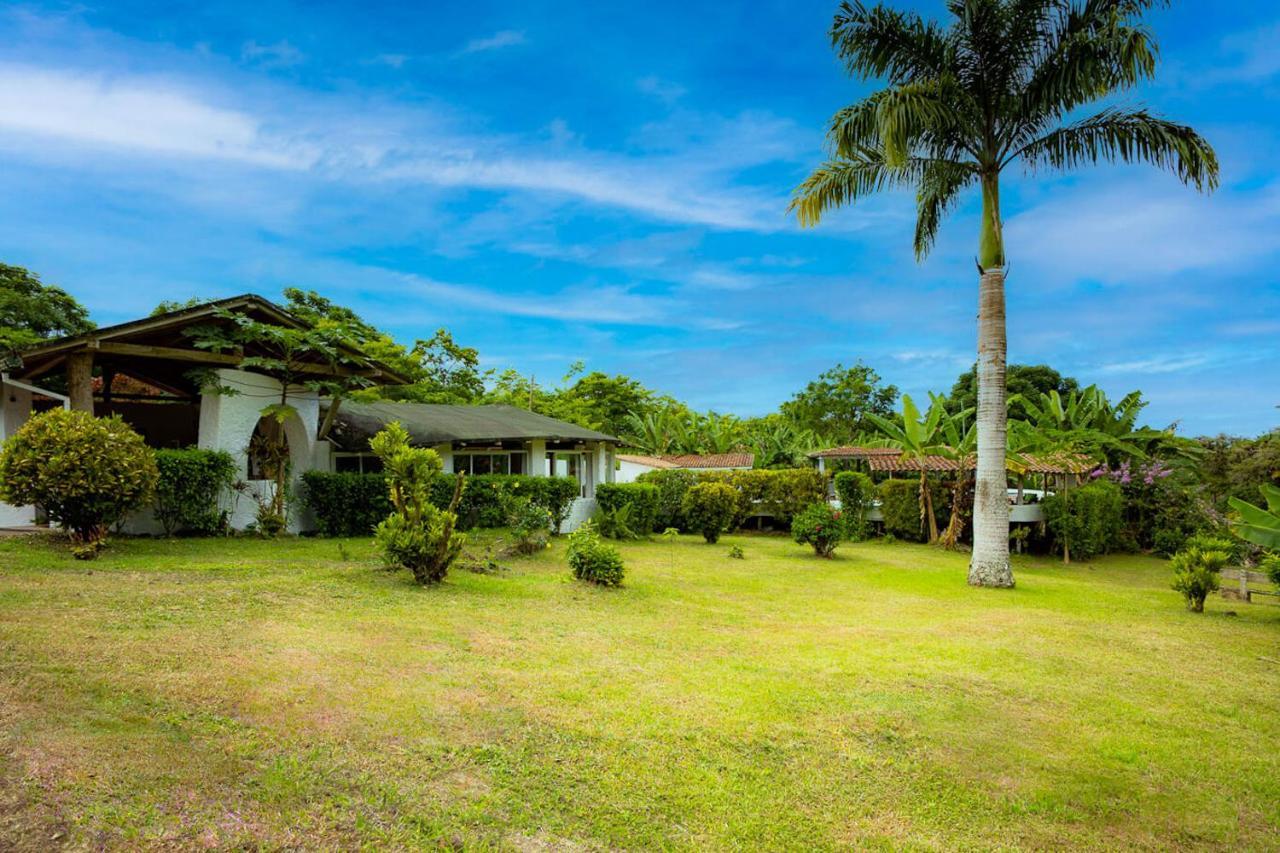 Enchanted Galapagos Lodge Puerto Ayora  Exteriör bild